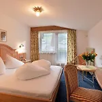Hotel Schwarzer Adler 3*