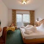 Schwarzer Adler Hotel 3*